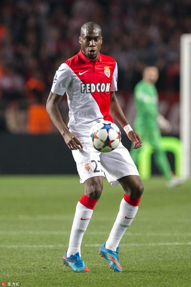 记者：莱万有一种几乎疯狂的求胜欲，他与哈维成了更衣室对手