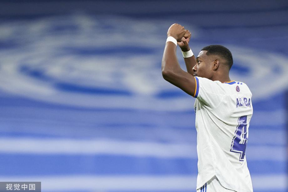 半场战报：海登海姆0-1弗赖堡，曼赞比建功