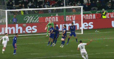 球队在比赛最后一刻完成绝杀